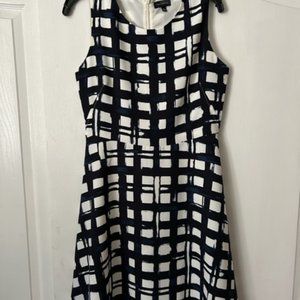 The Limited black / white print sleevless A-line dress